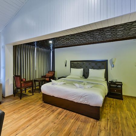 Hotel Metropolis Сринагар Экстерьер фото