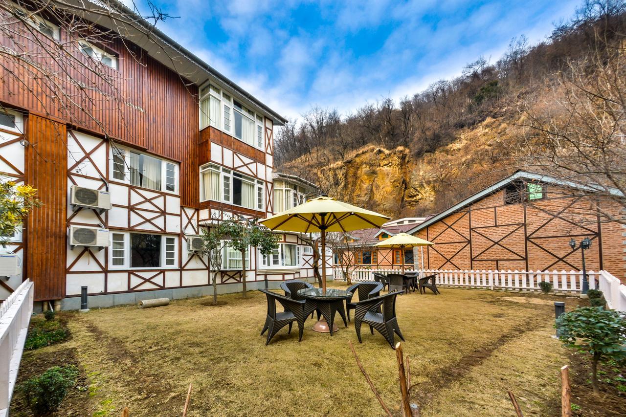 Hotel Metropolis Сринагар Экстерьер фото
