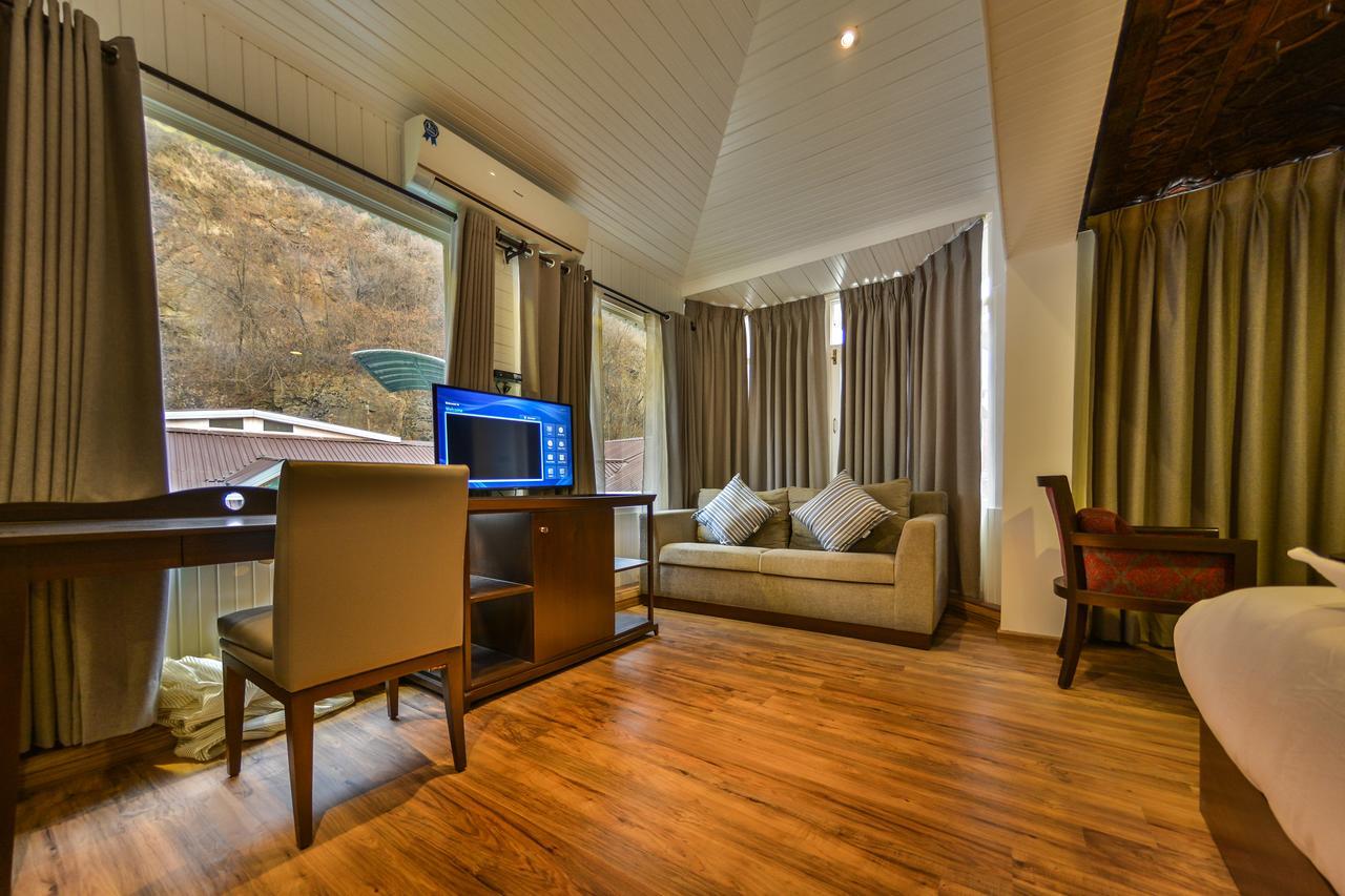 Hotel Metropolis Сринагар Экстерьер фото
