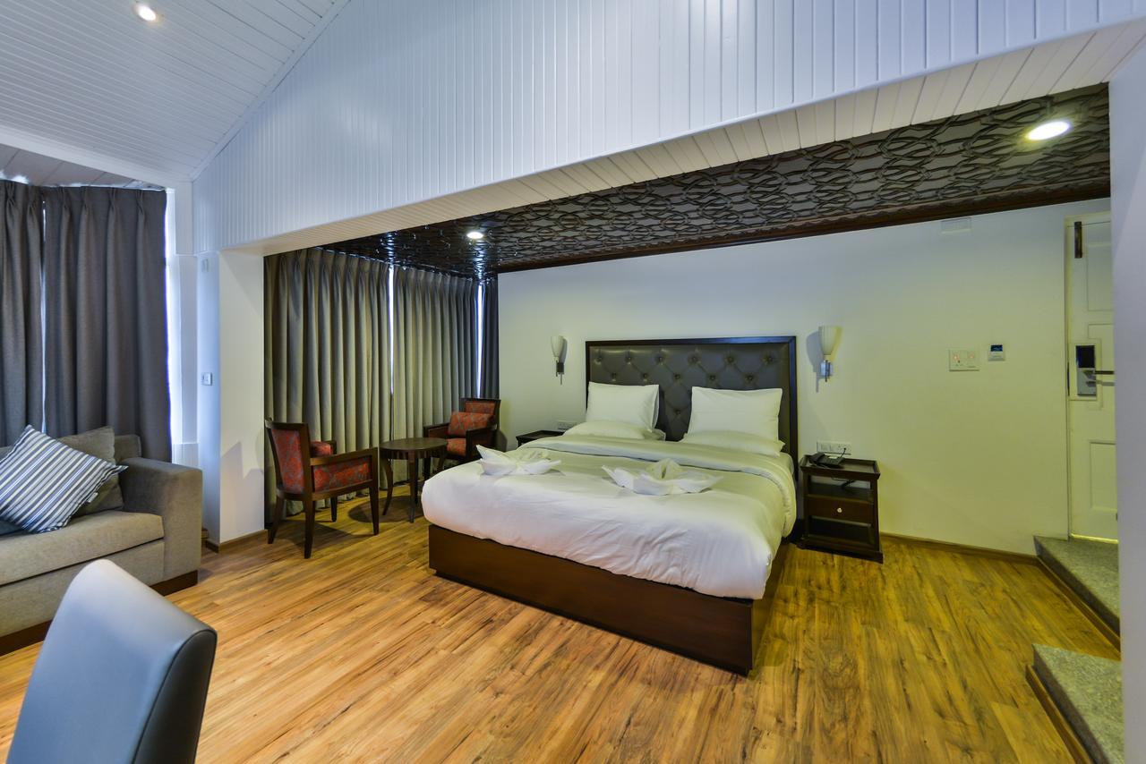 Hotel Metropolis Сринагар Экстерьер фото