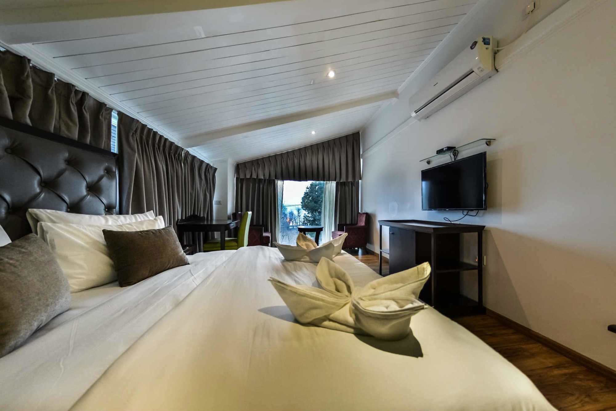 Hotel Metropolis Сринагар Экстерьер фото